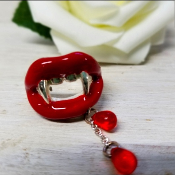 Vampire Ring SZ 6 - Picture 4 of 6